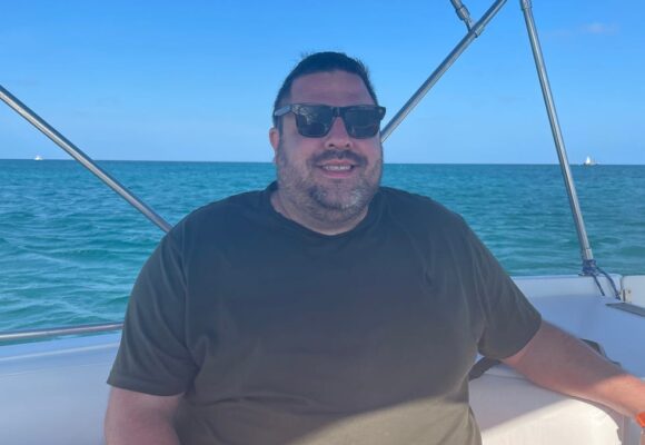 От размера 3X L к размеру среднего размера: этот бизнесмен похудел на 160 фунтов менее чем за год