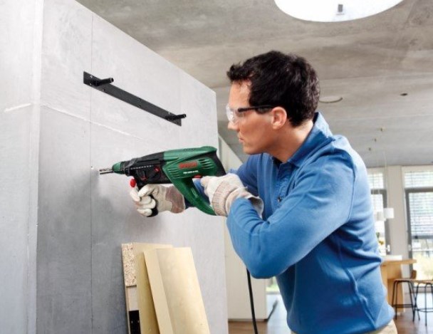 Как повесить полку своими руками?