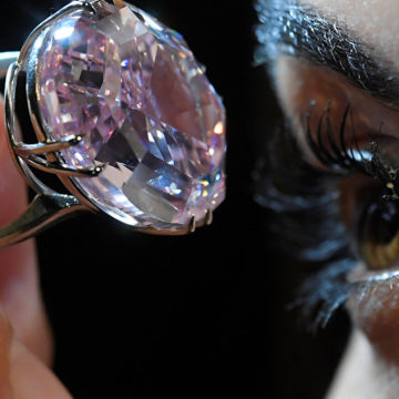 Rio Tinto выставляет на торги свой крупнейший розовый алмаз