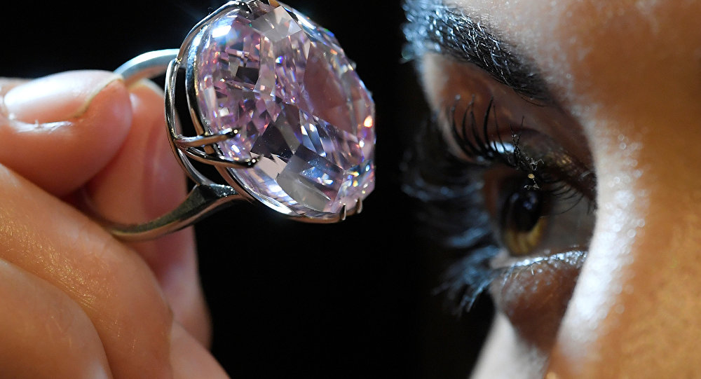 Rio Tinto выставляет на торги свой крупнейший розовый алмаз