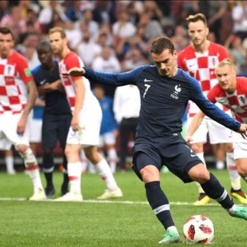 Первый тайм финала Чемпионата мира: три гола и французы впереди