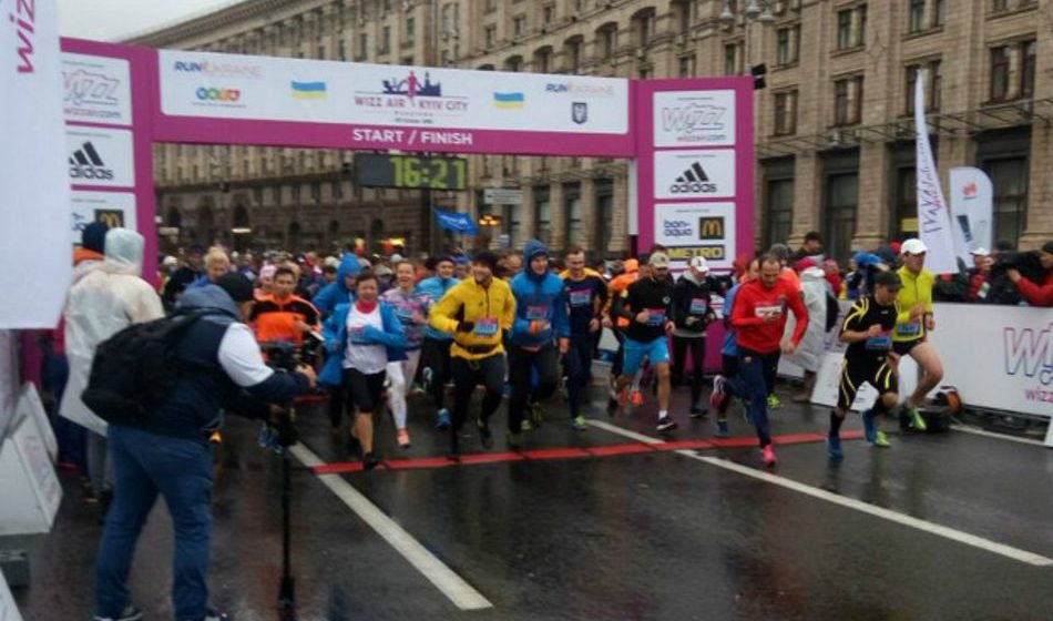e33206a5688270aaeb47b25fcdc49246 Не испугались дождя: в Киеве прошел марафон
