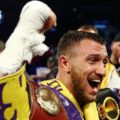 Ломаченко победил Кроллу нокаутом и защитил чемпионские титулы