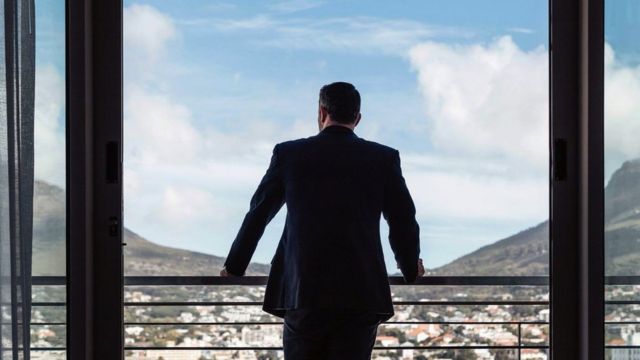 Почему руководители компаний получают заоблачные зарплаты