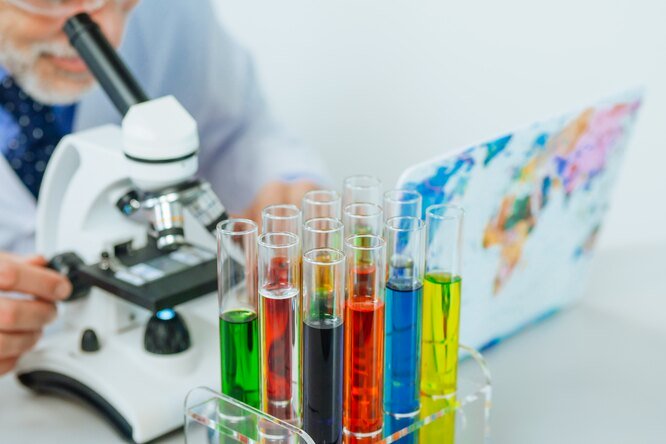 О каких проблемах со здоровьем может рассказать цвет вашей мочи?