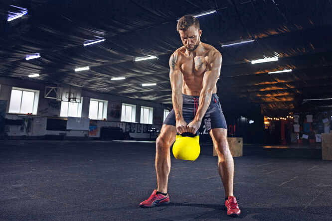 Как делать махи с гирей: 9 советов для идеального свинга