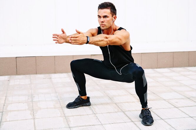 Почему приседания так полезны: вам стоит регулярно выполнять это упражнение