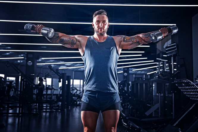 Тренируем плечи: топ-7 упражнений для мощных дельтовидных мышц