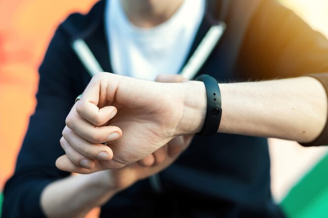Стоит ли пользоваться фитнес-трекером: кому он нужен, а кому — нет