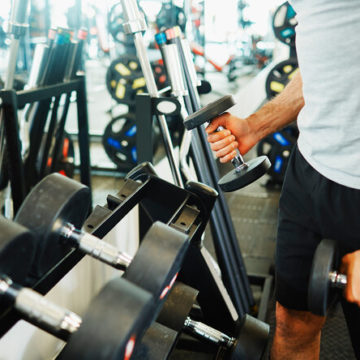 f72756a0a679ca66f64d226238e4b909 Боковые наклоны с гантелями могут быть опасны: лучше прекратить делать это упражнение