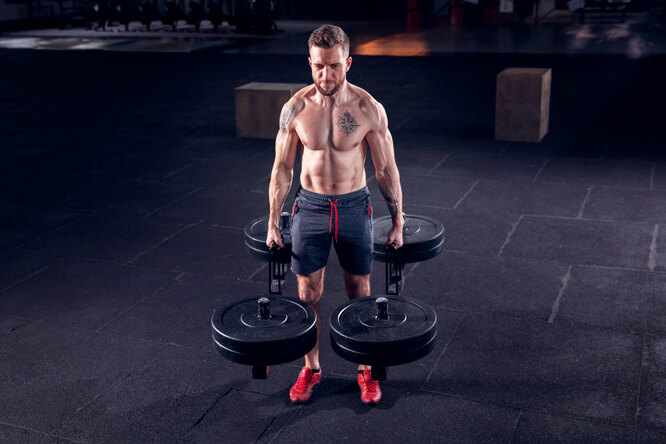 В чем польза упражнения «‎прогулка фермера» и как правильно его выполнять