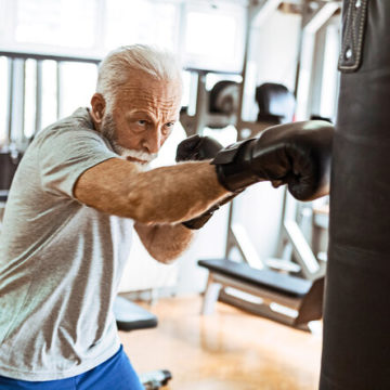 Как сохранить здоровье и спортивную форму на всю жизнь: 5 полезных привычек долгожителей