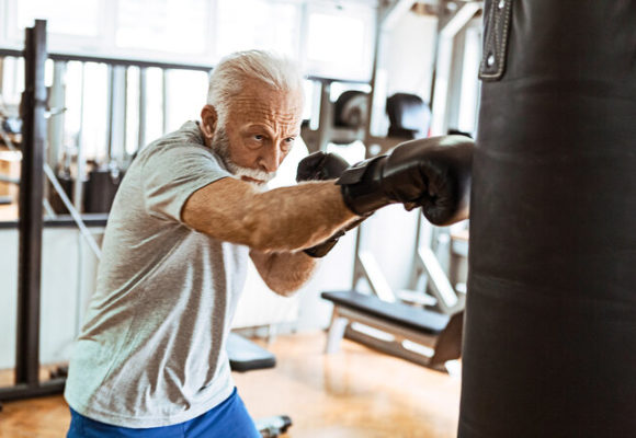Как сохранить здоровье и спортивную форму на всю жизнь: 5 полезных привычек долгожителей