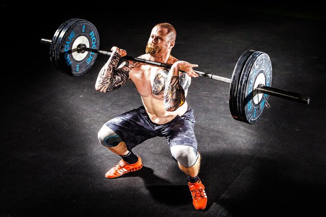 Чем фронтальный присед отличается от приседания со штангой на спине