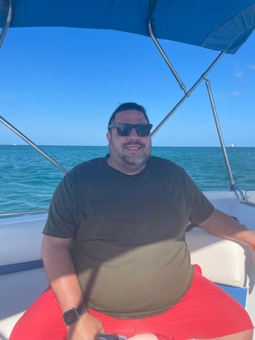 От размера 3X L к размеру среднего размера: этот бизнесмен похудел на 160 фунтов менее чем за год