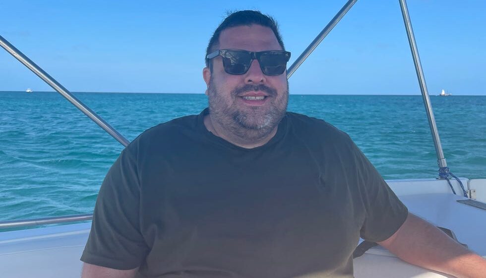 От размера 3X L к размеру среднего размера: этот бизнесмен похудел на 160 фунтов менее чем за год