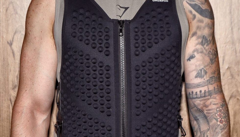 the-new-adjustable-version-of-one-of-our-favorite-weighted-vests-adds-load-without-getting-in-the-way-e999181 Новая регулируемая версия одного из наших любимых утяжеленных жилетов добавляет нагрузку, не мешая