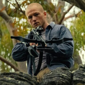 Обзор Apex: Тэрон Эгертон — ужасающее яркое пятно в обыденном триллере Netflix о выживании