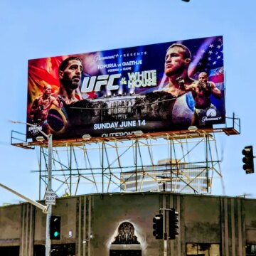 Судья отказался остановить бой UFC в Белом доме