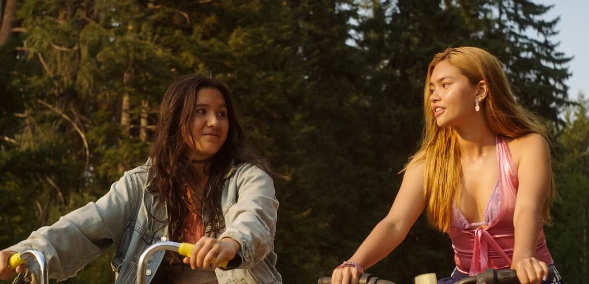 Обзор «Girls Like Girls»: потрясающие выступления поднимают настроение этому эффектному (но знакомому) подростковому роману