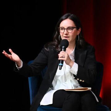 Бари Вайс защищает увольнение Скотта Пелли и говорит: «Нам пришлось расстаться»