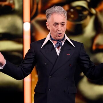 Алан Камминг возглавил бойкот Paramount-Warner, заблокировав слияние