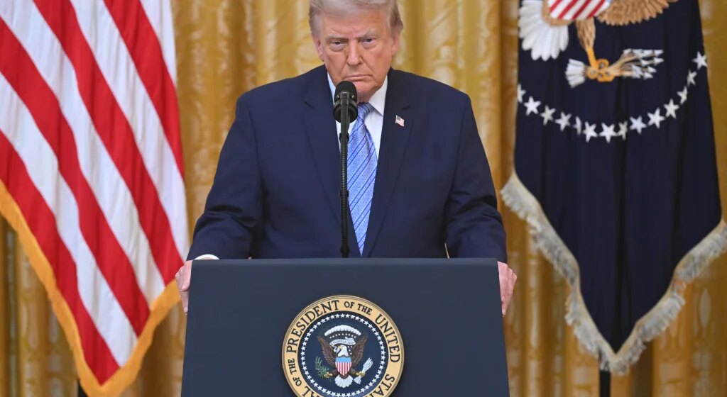 Трамп заявил, что ABC и NBC должны лишиться лицензий из-за отказа выступить с речью