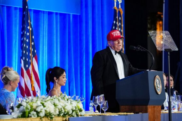 В комнате на WHCD, когда ракета Дональда Трампа, похожая на Риклза, не приземлилась