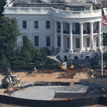 Трамп подтвердил строительство вертолетной площадки на южной лужайке Белого дома