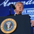 Дональд Трамп произнес речь, похожую на митинг, в речи корреспондентов Белого дома за ужином