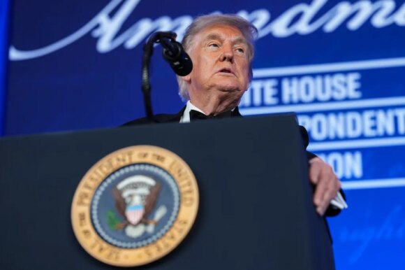 bd7bc7175ef28505b9698382d77fc112 Дональд Трамп произнес речь, похожую на митинг, в речи корреспондентов Белого дома за ужином