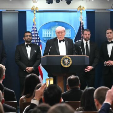 Возвращение ужина корреспондентов Белого дома с Трампом: смотрите в прямом эфире