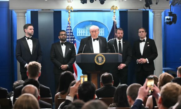 Возвращение ужина корреспондентов Белого дома с Трампом: смотрите в прямом эфире