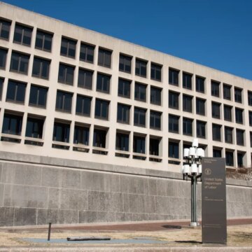 В июле США потеряли 23 000 рабочих мест, но в сфере развлечений наблюдается рост