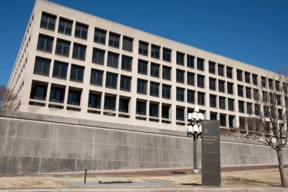 В июле США потеряли 23 000 рабочих мест, но в сфере развлечений наблюдается рост