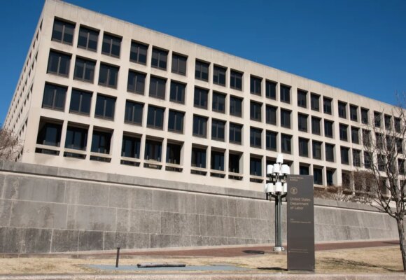 В июле США потеряли 23 000 рабочих мест, но в сфере развлечений наблюдается рост