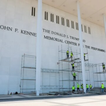 Центр Кеннеди предупреждает о «спирали смерти», если имя Трампа не будет восстановлено