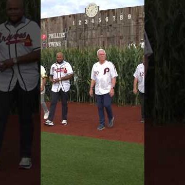 Озноб, когда эти члены Зала славы прибывают в MLB на Поле мечты