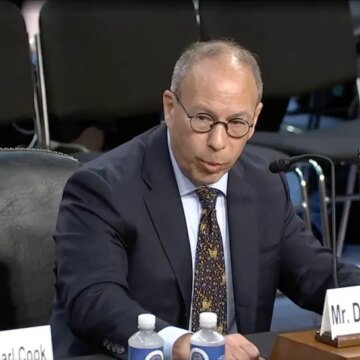 Сенатор-республиканец предупреждает чиновника FCC о проверке сетевого контента