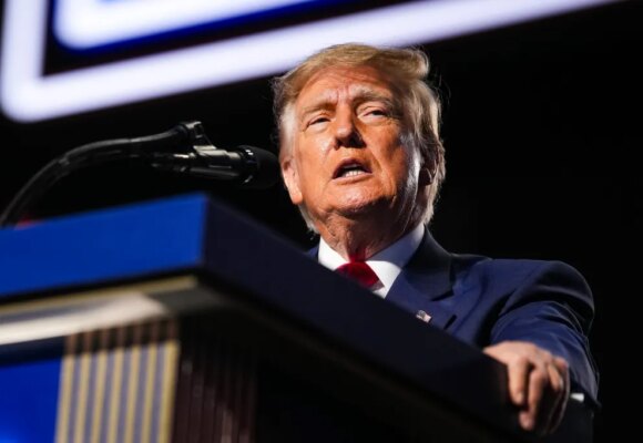 Трамп утверждает конституционность запрета CNN и MS в Белом доме