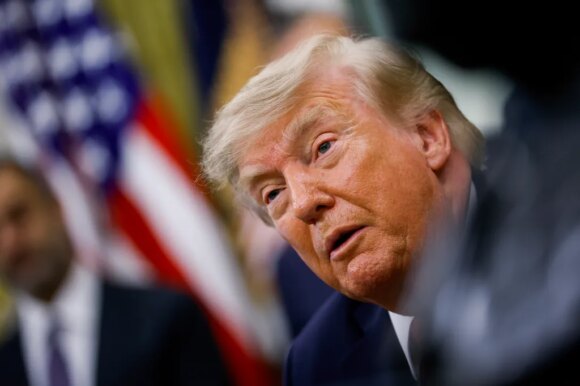Суд временно разблокировал аккаунты СМИ, заблокированные Трампом.