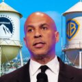 Paramount и Blue State AG критикуют Кори Букера за высказывания об антимонопольном иске
