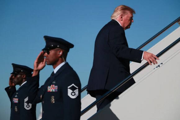 CNN и Politico вновь не пустили на борт Air Force One
