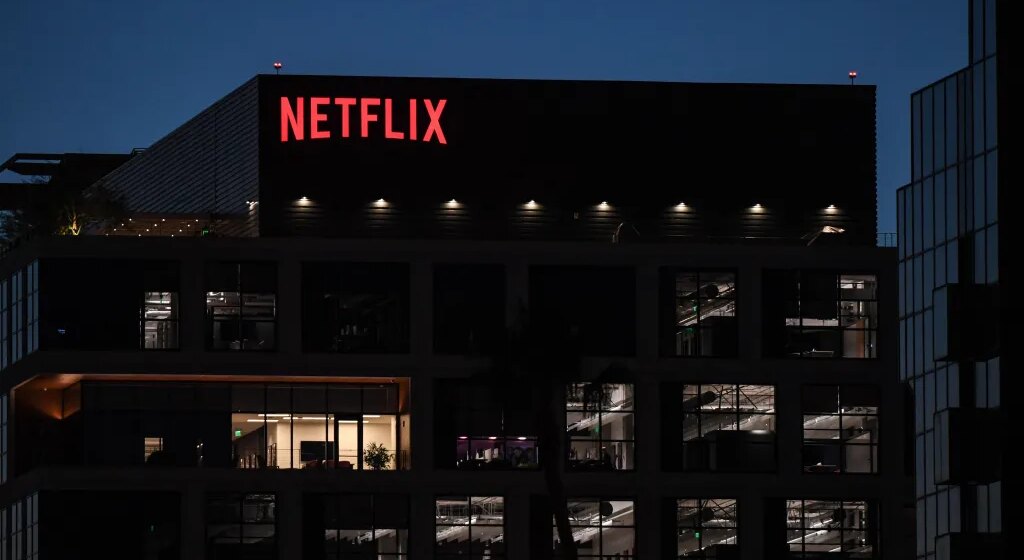 Netflix снизила прогноз по рекламе — акции снова упали