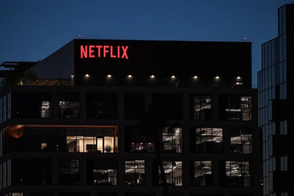Netflix снизила прогноз по рекламе — акции снова упали
