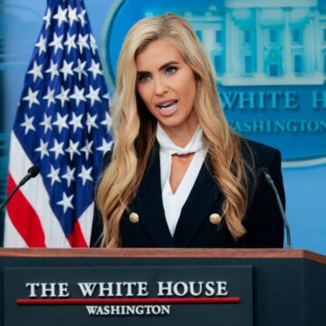 Кэти Захария покинула пост пресс-секретаря Белого дома при Трампе