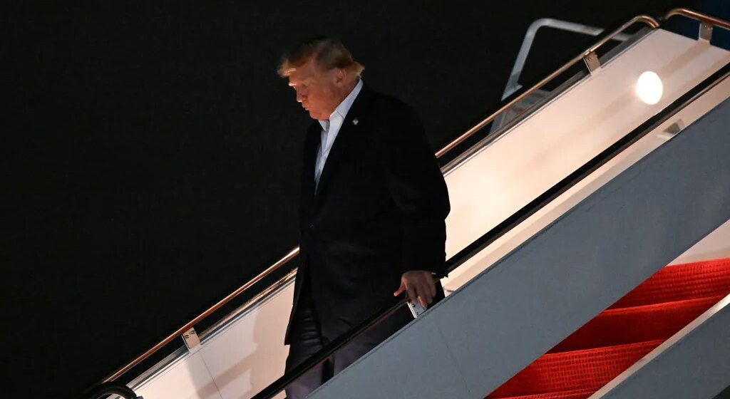 Трамп запретил Politico доступ на борт Air Force One