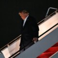 Трамп запретил Politico доступ на борт Air Force One